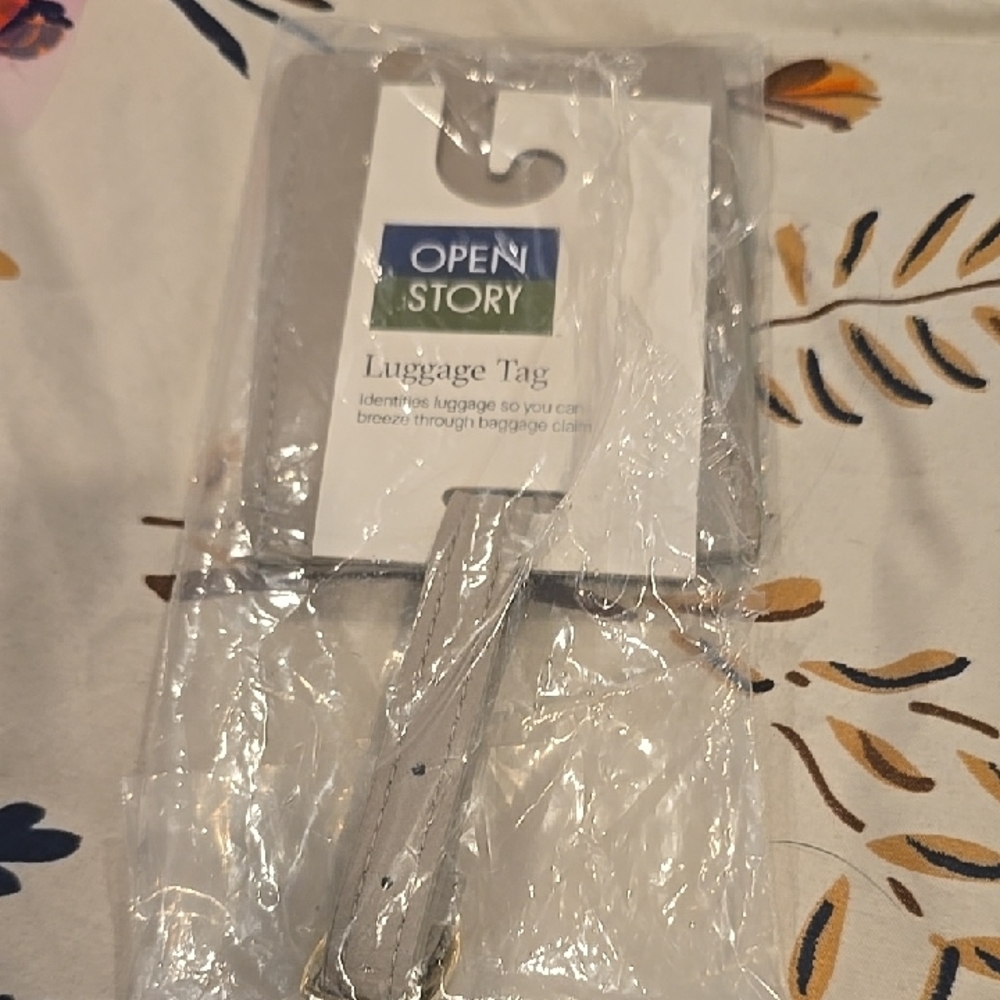 ❤️10/$16 New Open Story Luggage Tag
